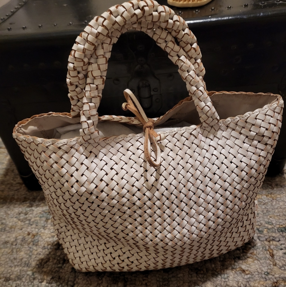 Woven hand bag by Roberto Pancani